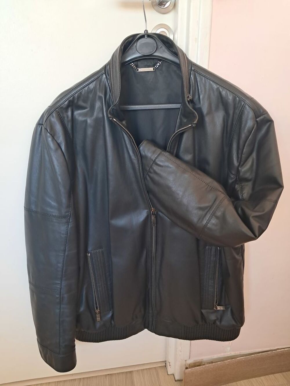 Tr&egrave;s beau blouson BOSS Vêtements