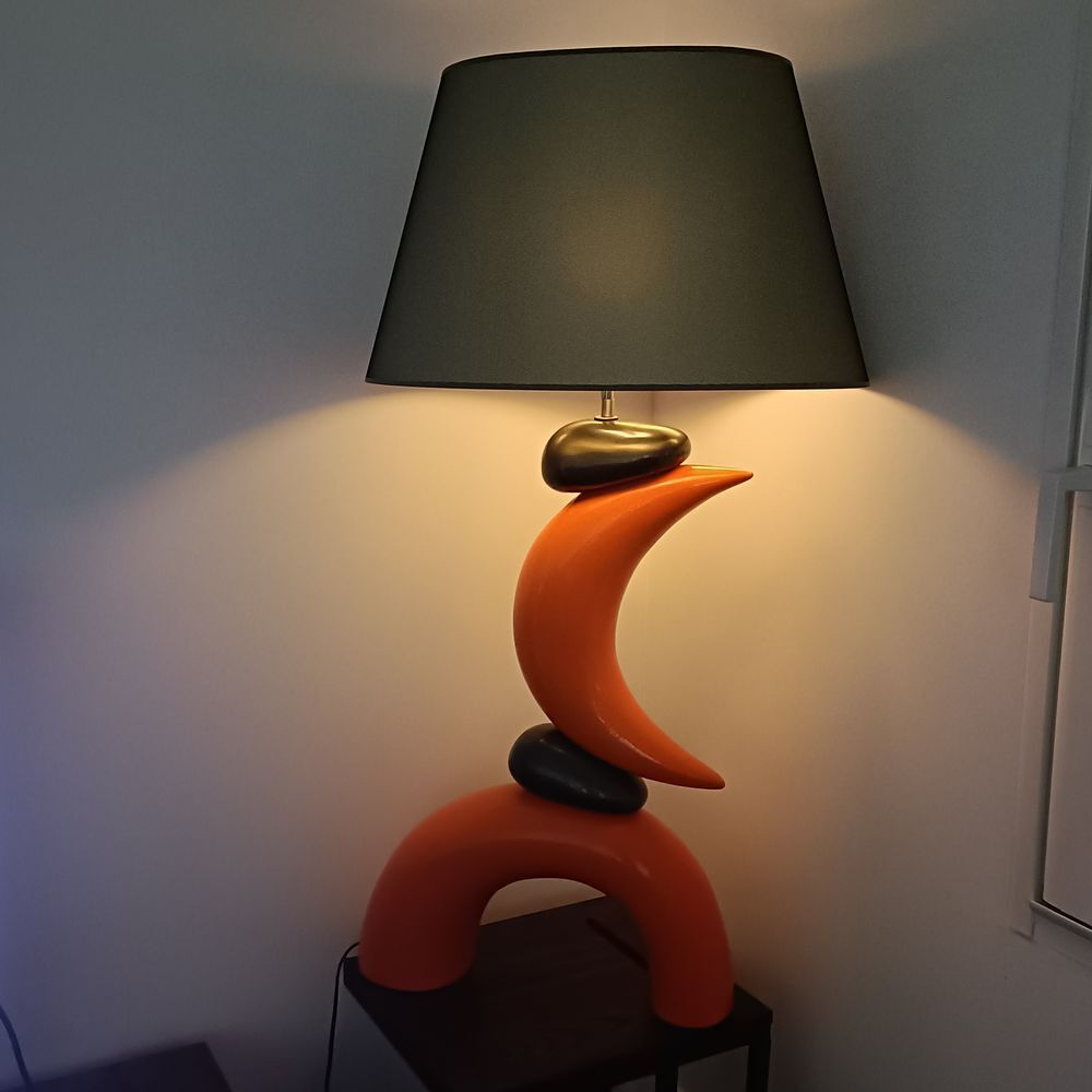 TR&Egrave;S BELLE LAMPE DESIGN Décoration