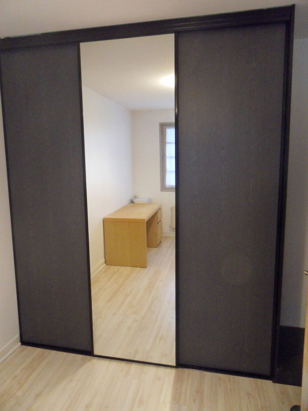 Dressing Placard noir am&eacute;nag&eacute; de 3 portes coulissantes Meubles