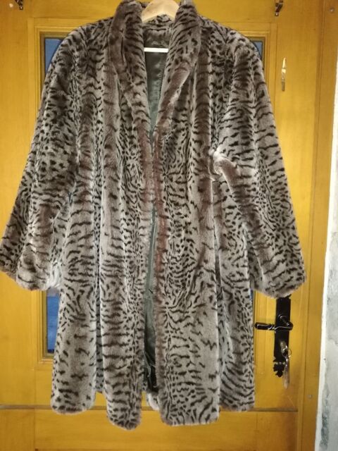 Manteau imitation fourrure 50 Pruniers (36)