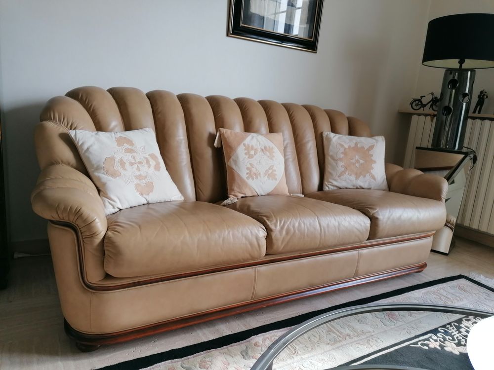 CANAPE CUIR (3 places ) + 2 FAUTEUILS + POUF Meubles
