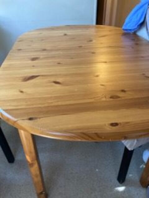 Ensemble de meubles cuisine en pin. 300 Nmes (30)