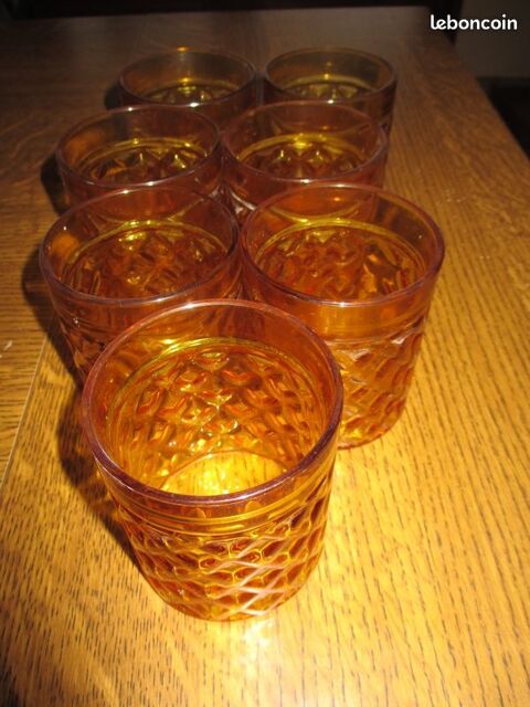 7 verres PERNOD S.A. ambre estampill�s - pas un �clat 7 M�rignies (59)