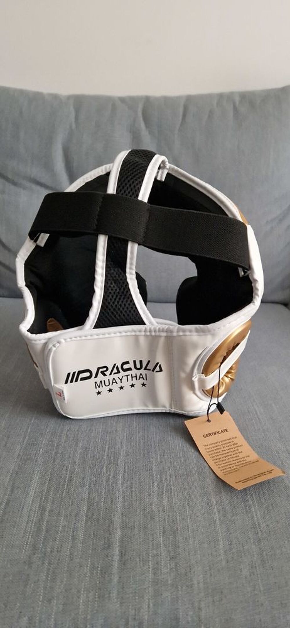 casque de boxe neuf avec &eacute;tiquette Sports