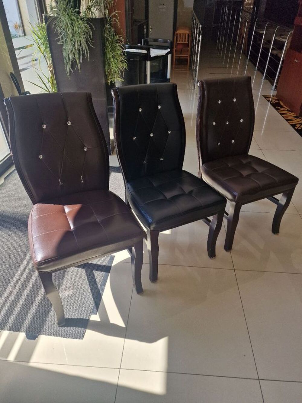 ? Lot de 35 chaises ? Prix d&eacute;gressifs ? Meubles