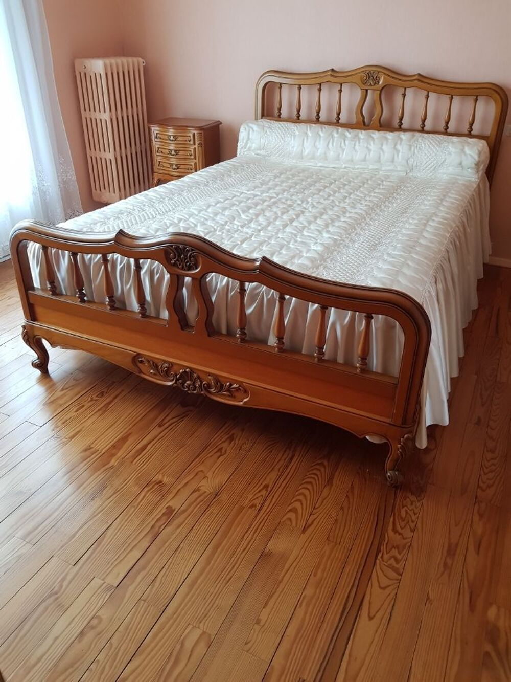 Chambre &agrave; coucher en merisier Meubles