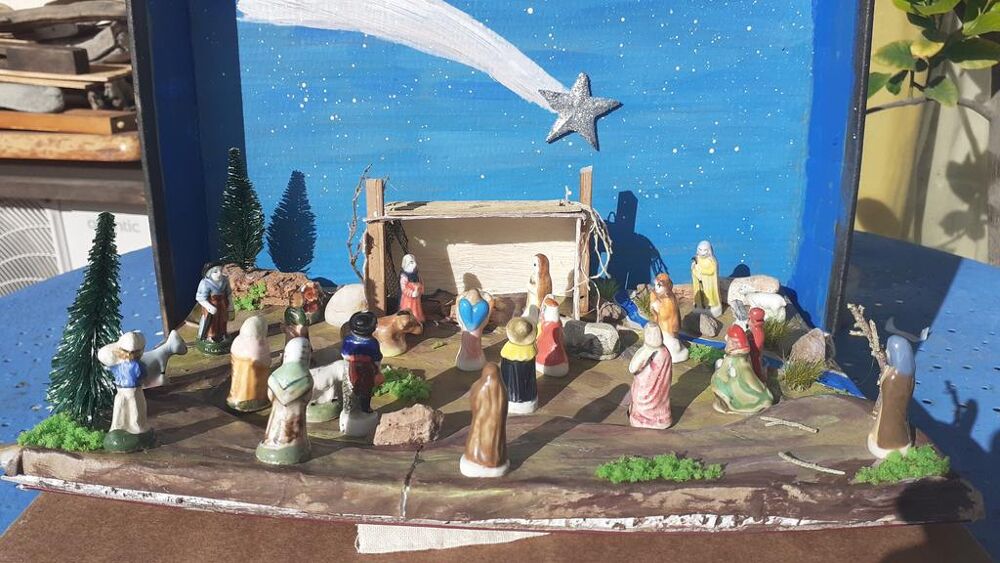 Cr&egrave;che de No&euml;l avec figurines en c&eacute;ramique dim 30x19cm dans Décoration
