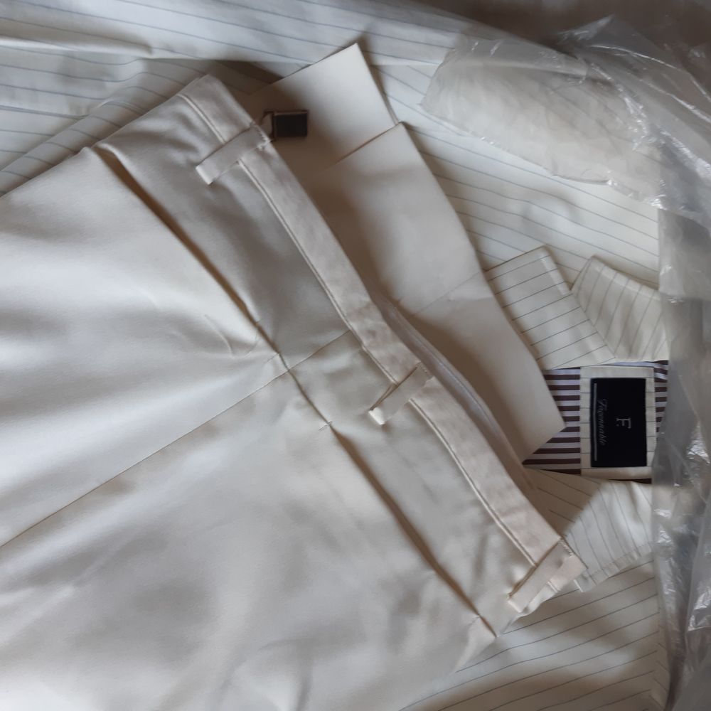 tres beau costume de la marque FACONNABLE Vêtements