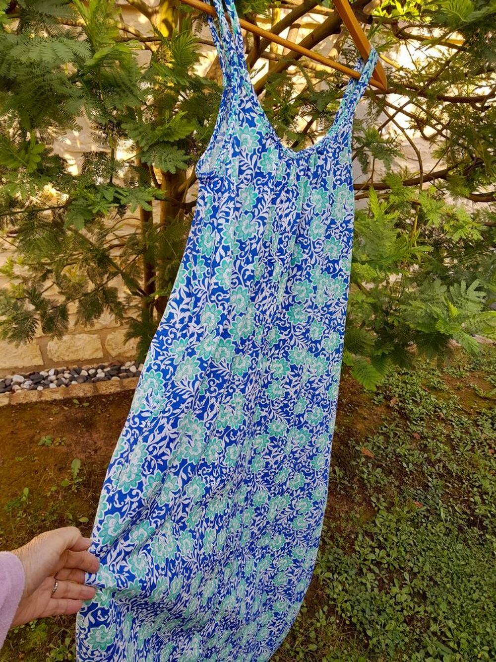 Magnifique robe longue a fleurs et &agrave; double bretelle . Vêtements