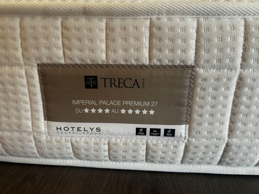 2 matelas Tr&eacute;ca Paris 100&times;200.Haut de gamme. Excellent &eacute;tat. Meubles