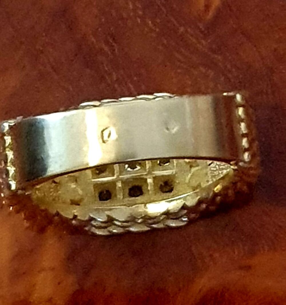 Chevali&egrave;re or 18 pav&eacute;e de 9 diamants de 0.12 carats Bijoux et montres