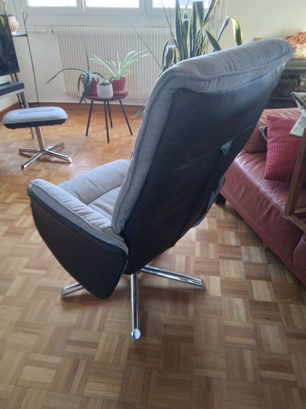 Fauteuil relax et repose pieds CLIFTON tissu gris Meubles