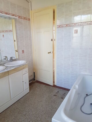  Appartement à louer 5 pièces 122 m²