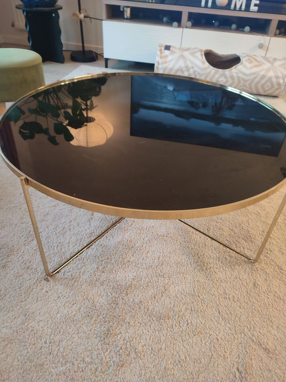 Table basse ronde verre noir et m&eacute;tal dor&eacute; Meubles