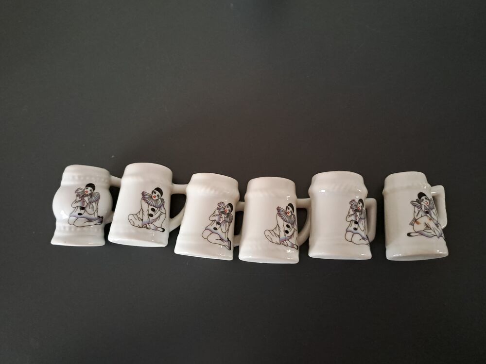 Petit vase et 6 petites chopes Pierrot claire de lune Décoration