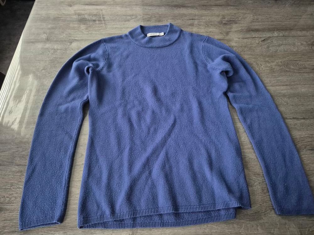 Pull col rond avec manche longue 
Taille : M
Couleur : bleu Vêtements