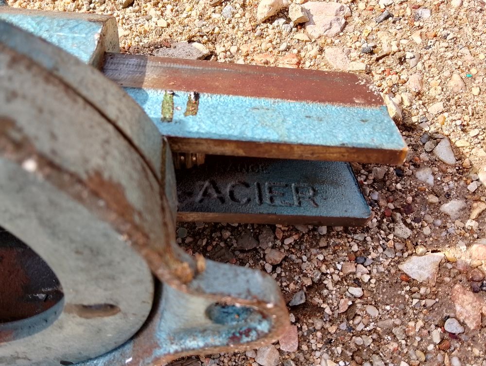SAMBRE ET MEUSE etau 125 mm base tournante Bricolage