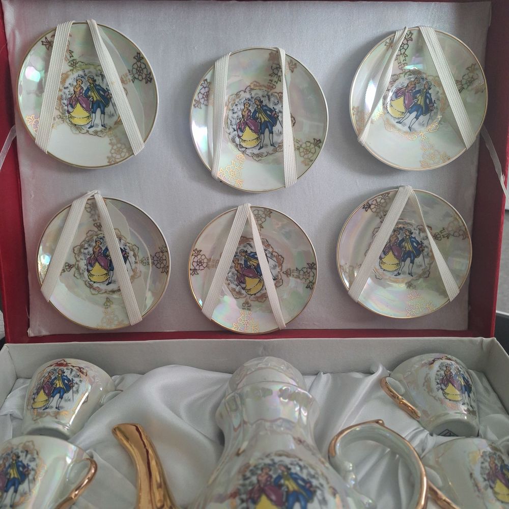 Service &agrave; caf&eacute; en porcelaine de Limoges Cuisine