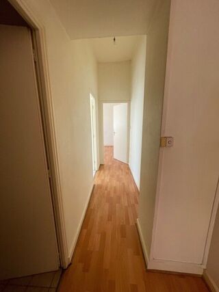  Appartement à louer 3 pièces 77 m²