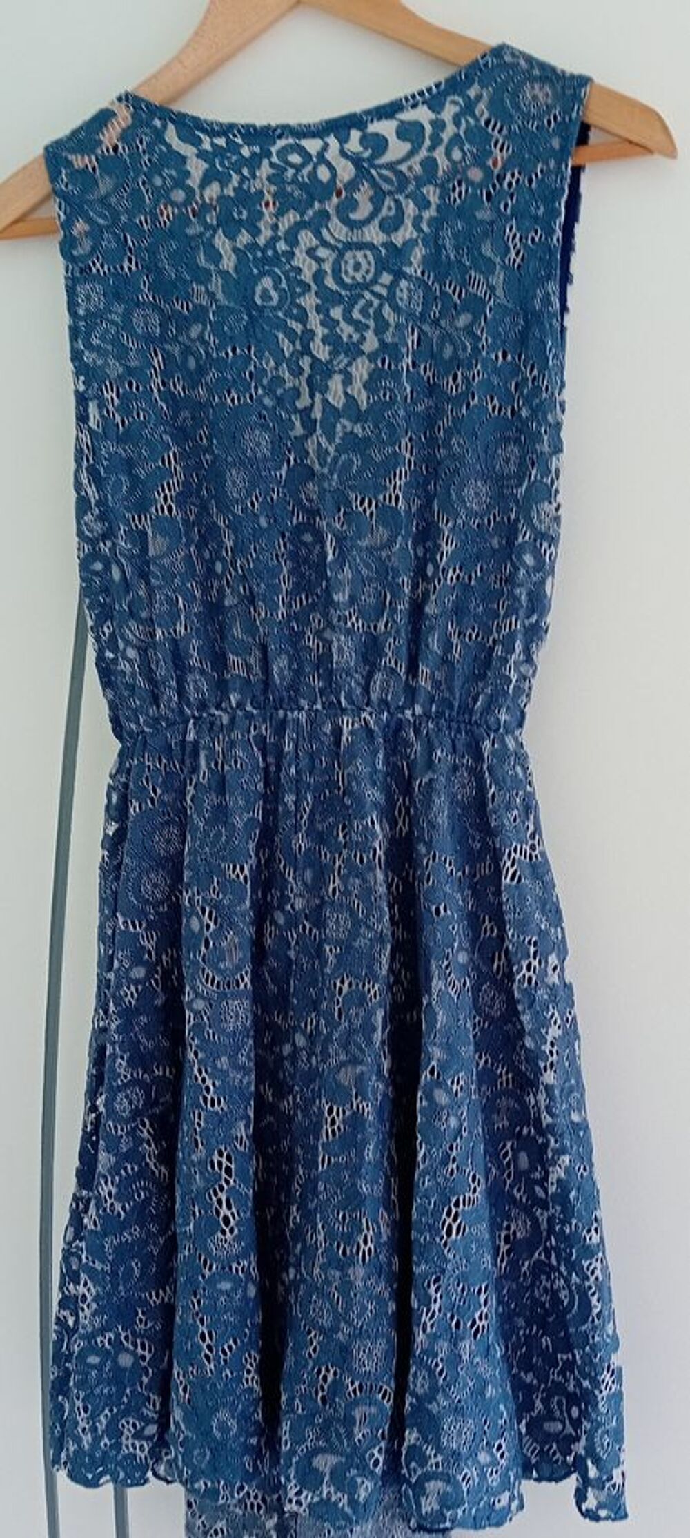 Robe Bleue en Dentelle Taille 38/M	 V�tements