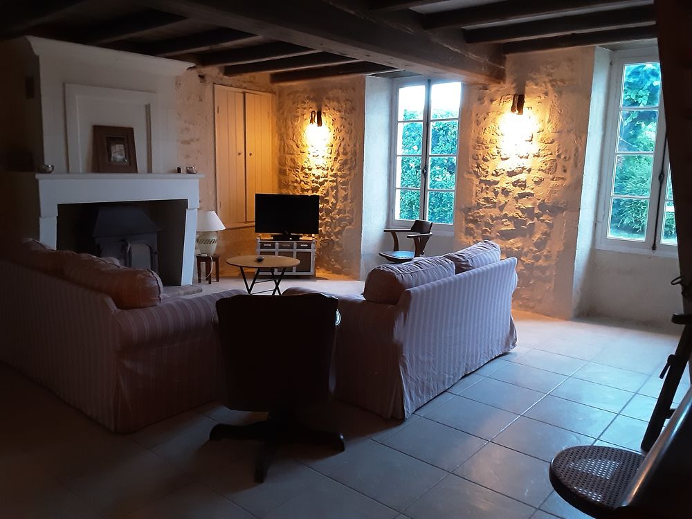   La Galerne Gîte 140 m² à 20 minutes de l'Océan Poitou-Charentes, Montpellier-de-Médillan (17260)