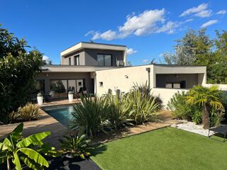  Villa  vendre 7 pices 220 m