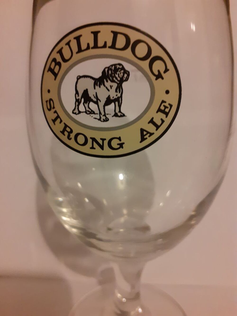 Un verre &agrave; bi&egrave;re Bulldog 