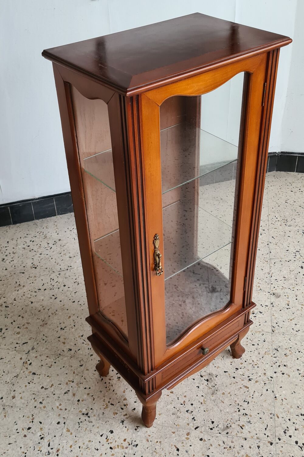 Vitrine en merisier Meubles