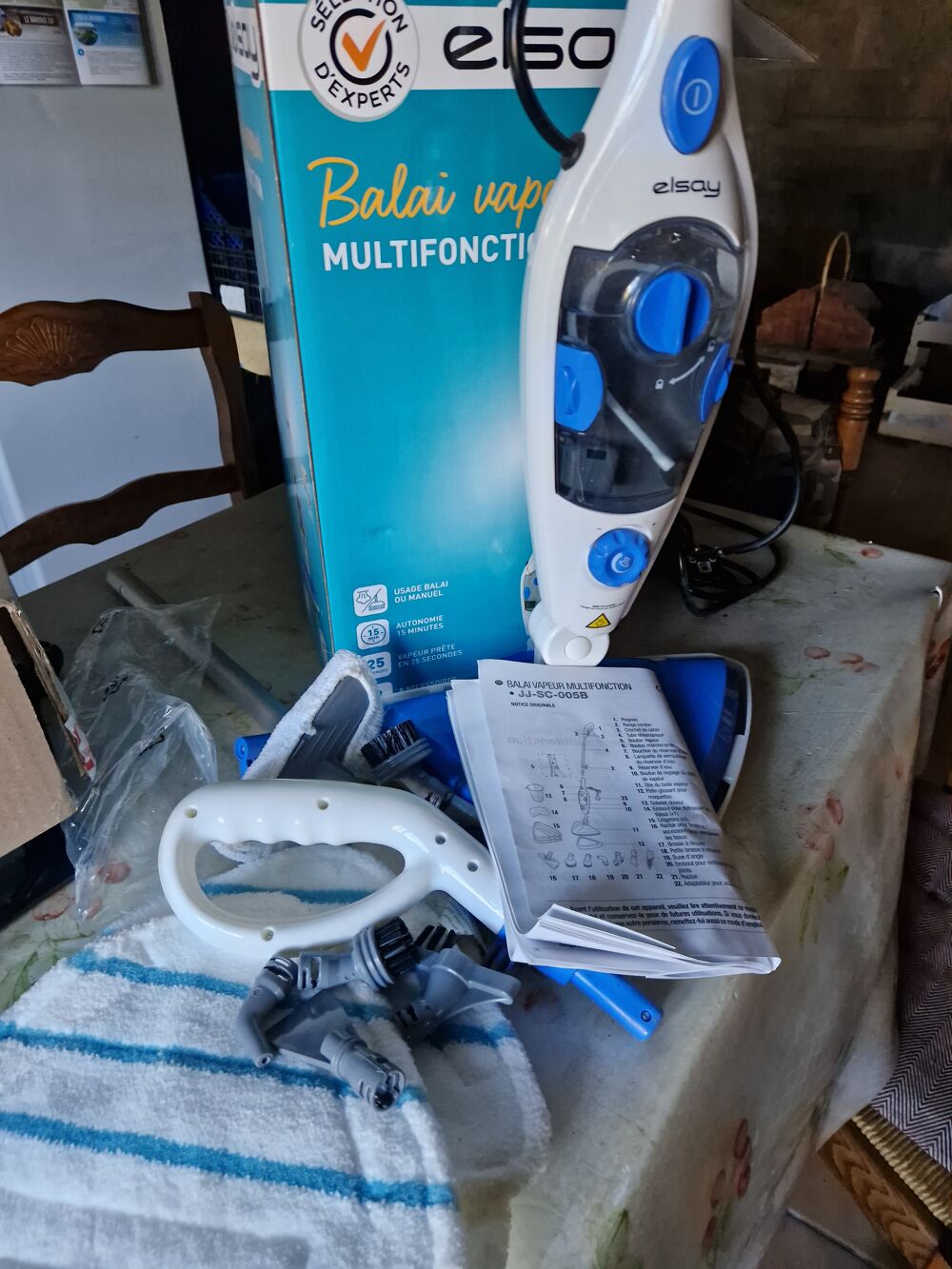 Balai vapeur multifonctions NEUF avec accessoires Electroménager