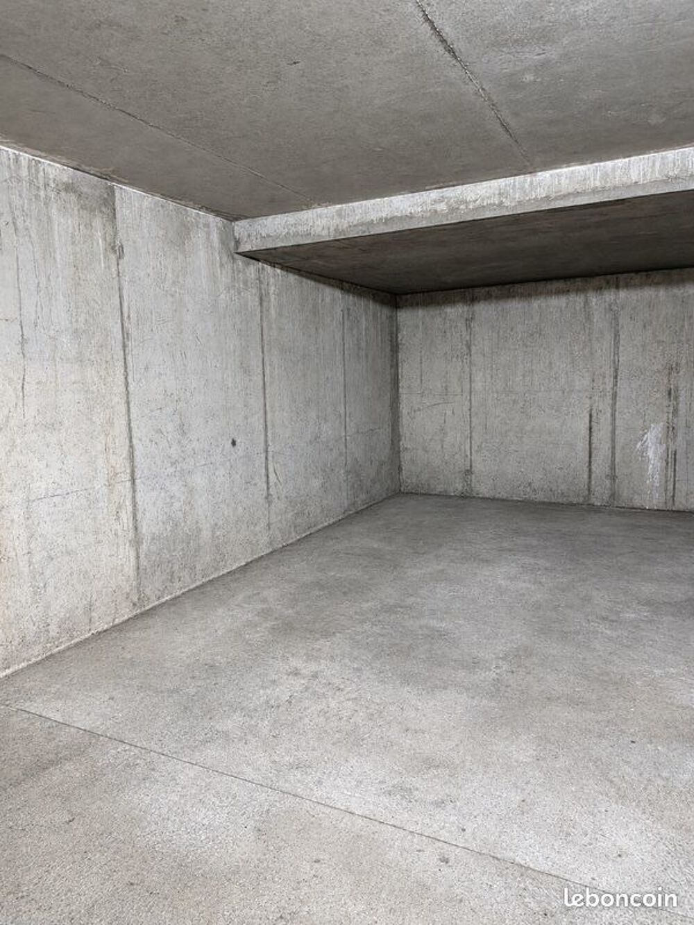 Location Parking/Garage d'une place de parking souterraine Besançon