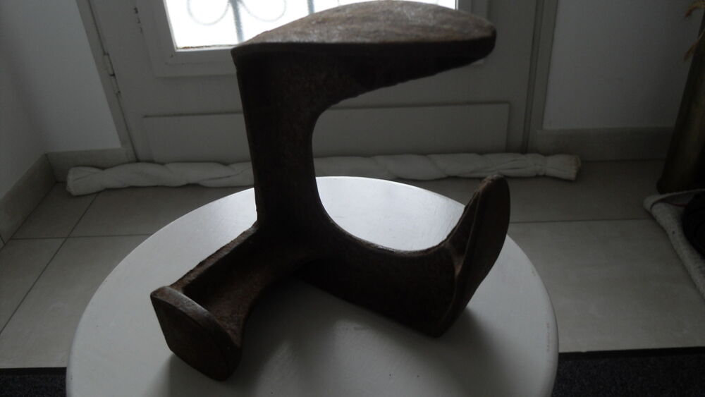 Forme &agrave; r&eacute;parer les chaussures en m&eacute;tal ancien 