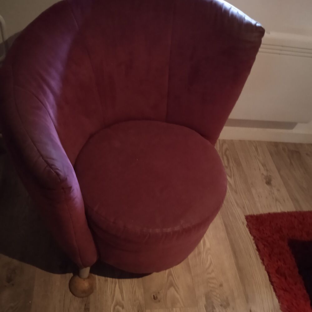 Gros fauteuil violet dossier assym&eacute;trique , largeur 80, haut Meubles