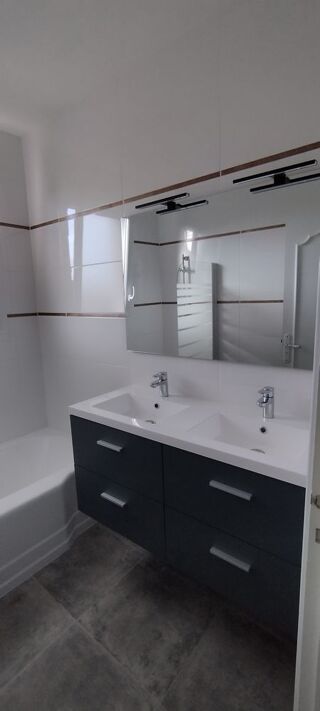  Appartement à louer 5 pièces 105 m²