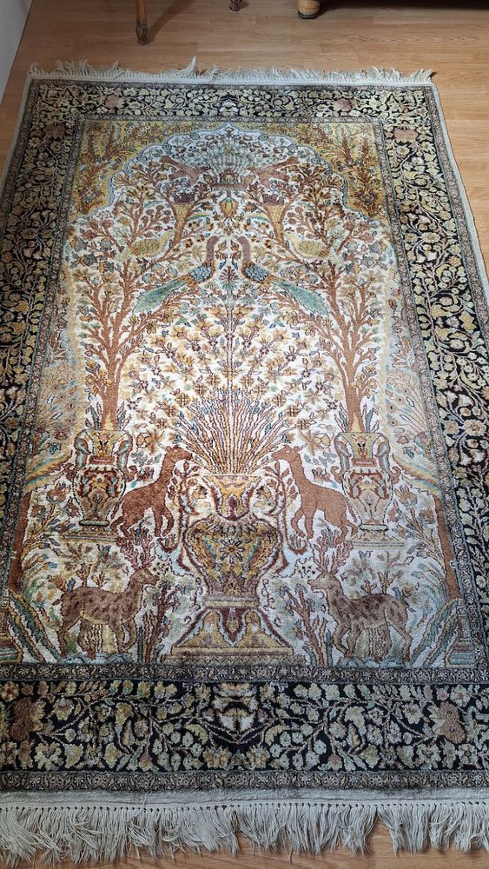 Tapis en soie ancien dim : 210 par 135 cm Décoration