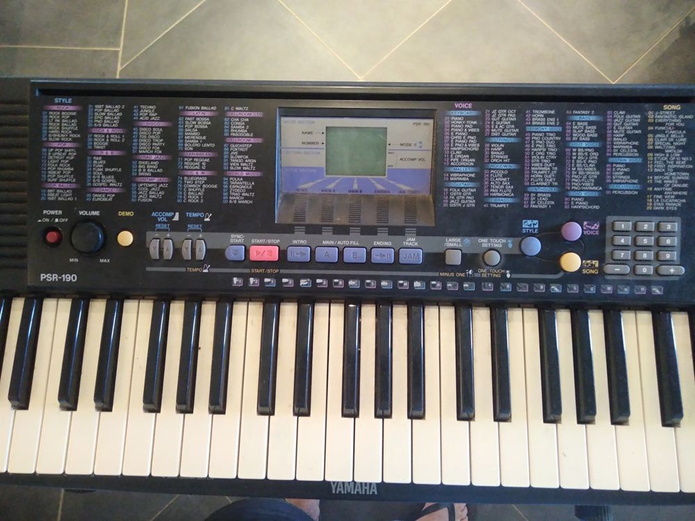 SYNTH&Eacute;TISEUR YAMAHA PSR-190- Instruments de musique