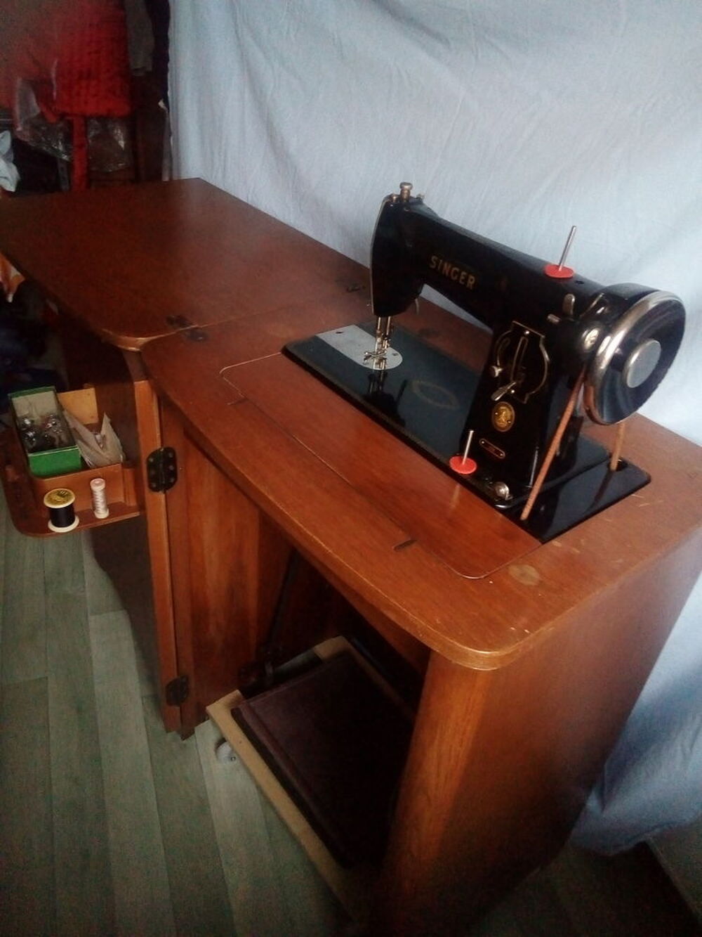 Machine &agrave; coudre &agrave; p&eacute;dale 