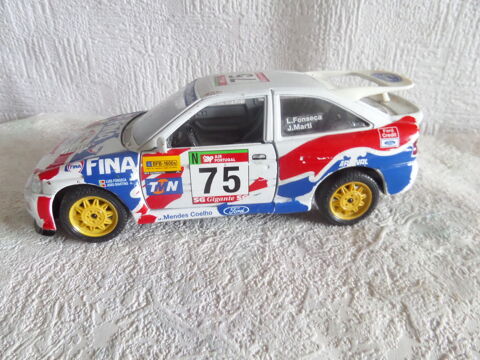  voiture burago FORD ESCORT RS COSWORTH  1/24�m 15 Lyon 8 (69)