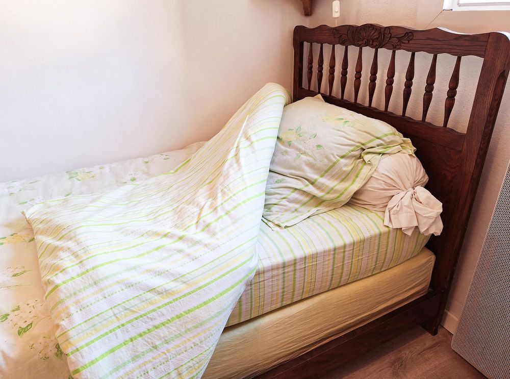 : 2 Lits en 90, chene massif avec literie, style Louis Meubles