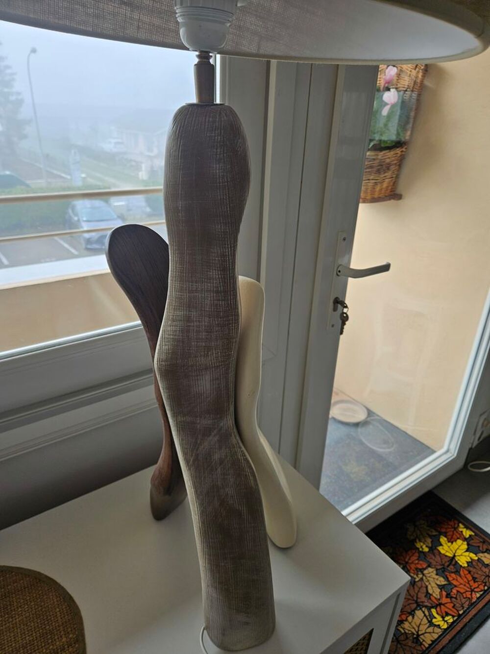 Lampe de table tr&eacute;pied en bois avec abat-jour beige Dcoration