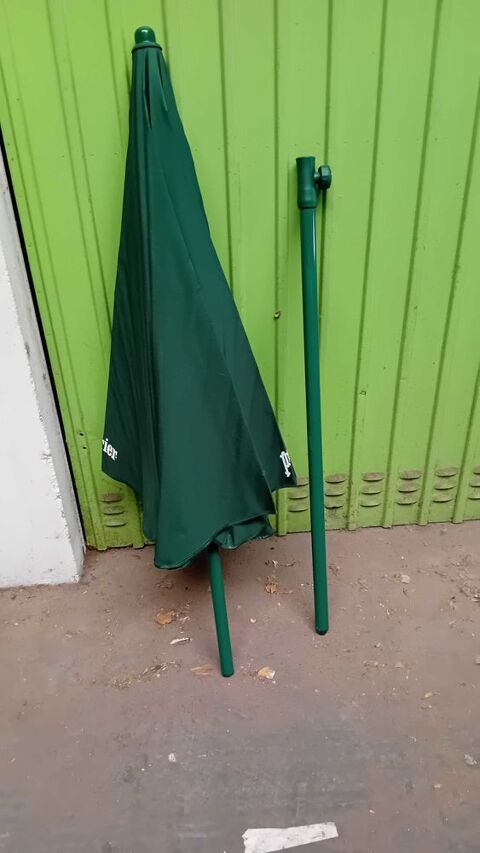 PARASOL PERRIER VERT NEUF 25 Toulon (83)
