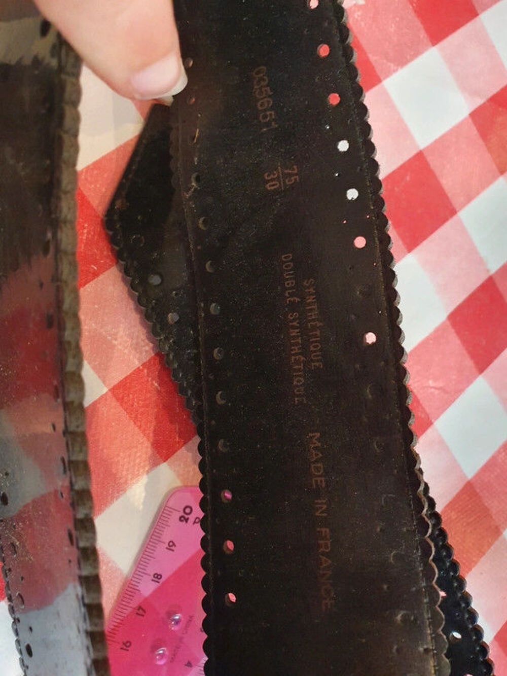 large ceinture noire 
Bijoux et montres