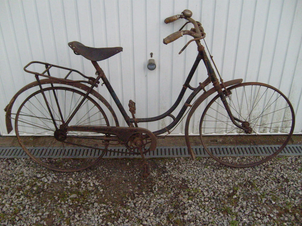 Ancien v&eacute;lo femme, cycle Belfo Motob&eacute;cane Vélos