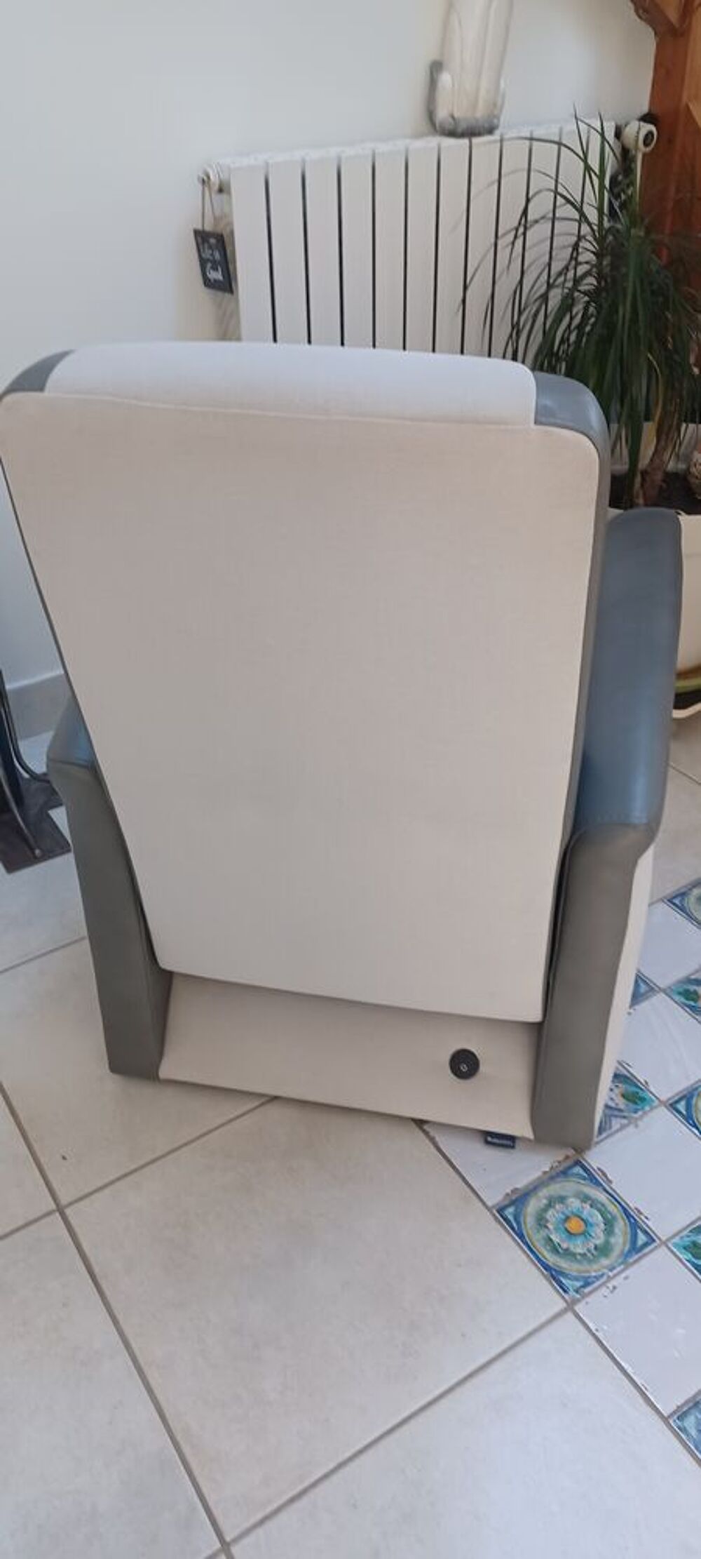 2 fauteuil relax &eacute;lectriques TBE cuir , tissu Meubles