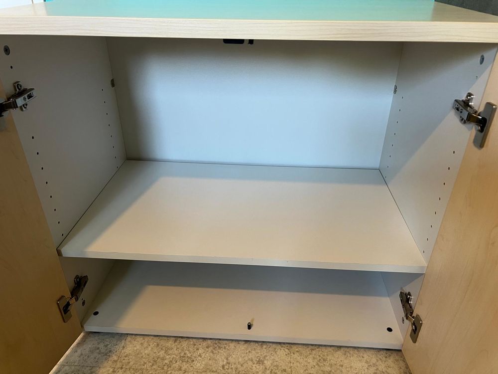 Armoire de rangement deux portes en bois clair avec serrure Meubles