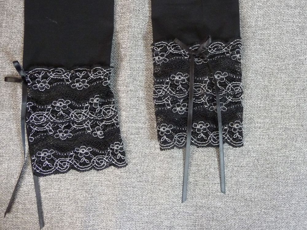 Legging/ Pantalon Noir avec sa Dentelle Noir et Blanc Vêtements