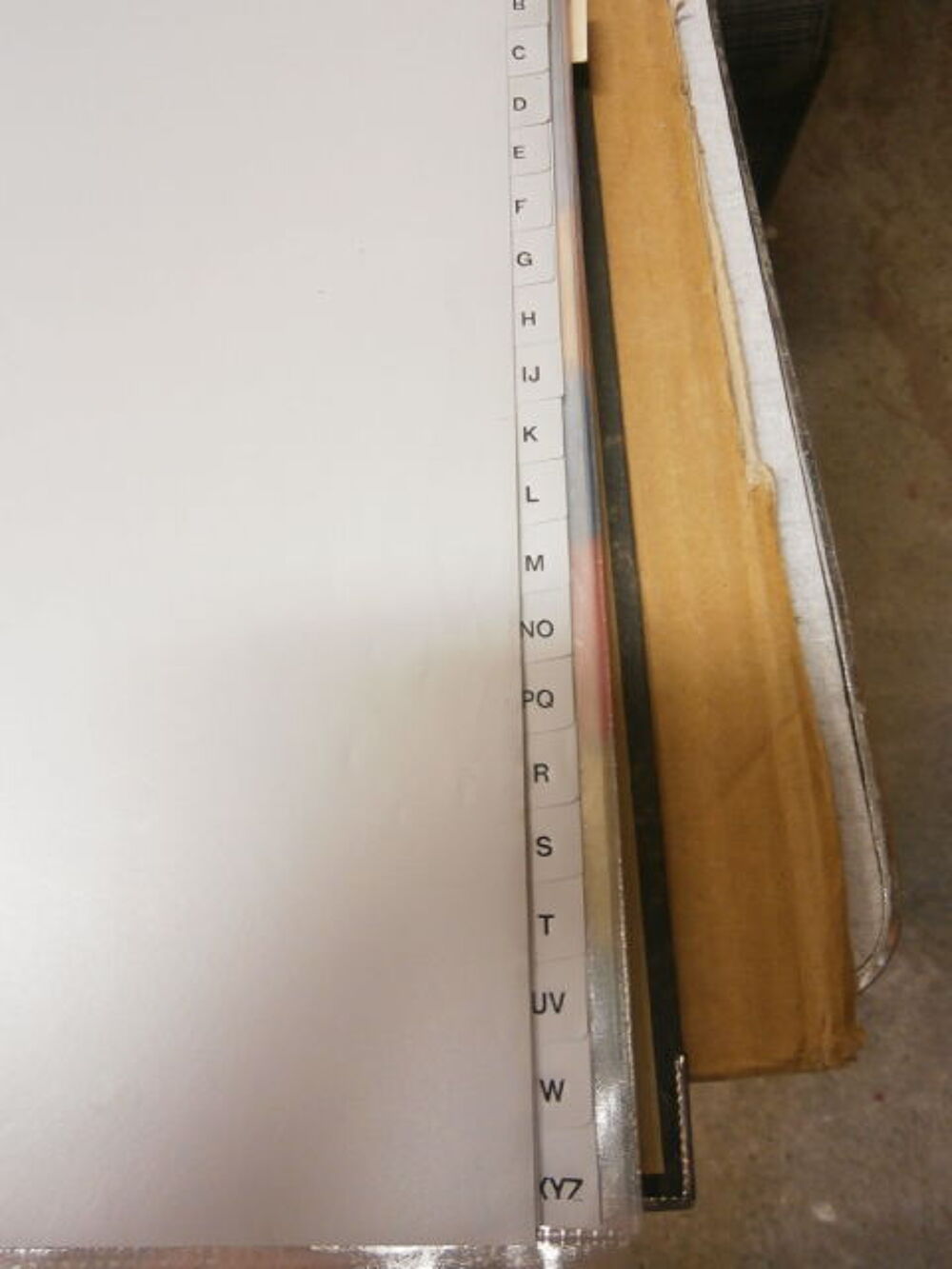 Fournitures scolaires, de bureaux, classeurs divers formats Bricolage