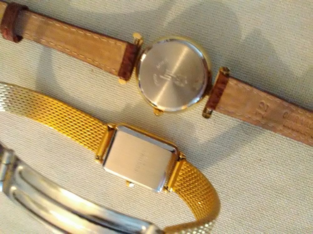 Montres "Dame" (2) / &agrave; l'unit&eacute; Bijoux et montres