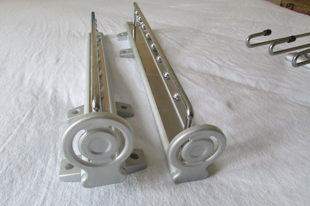 Lot de 2 Cintres Coulissants, t&eacute;lescopiques. Bricolage