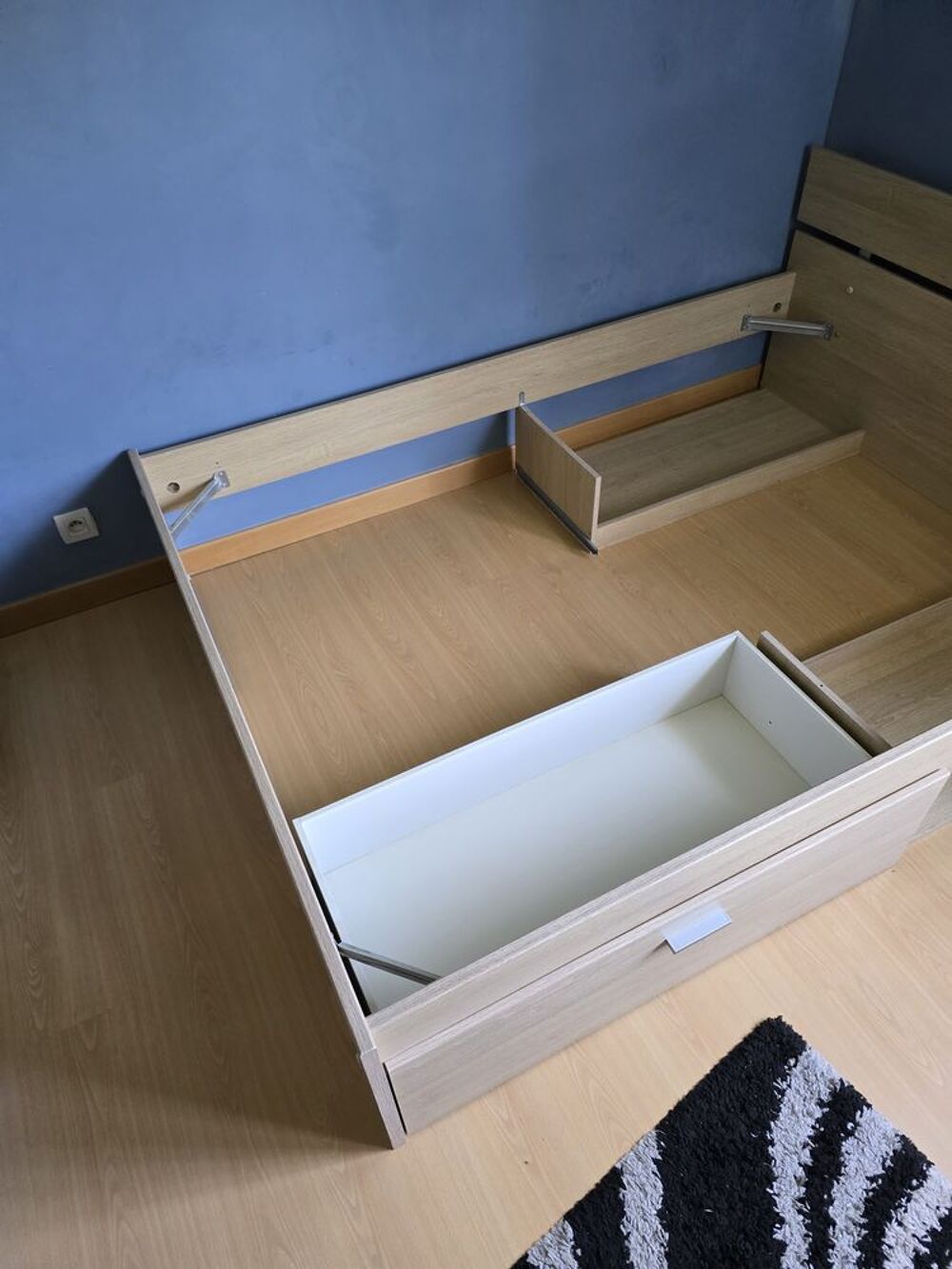 Lit double en bois Meubles
