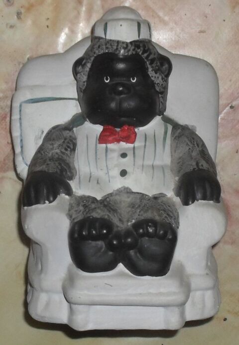 Tirelire Gorille assis. 25 Montreuil (93)